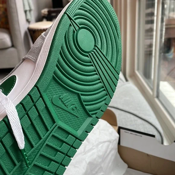 Air Jordan 1Mid SE